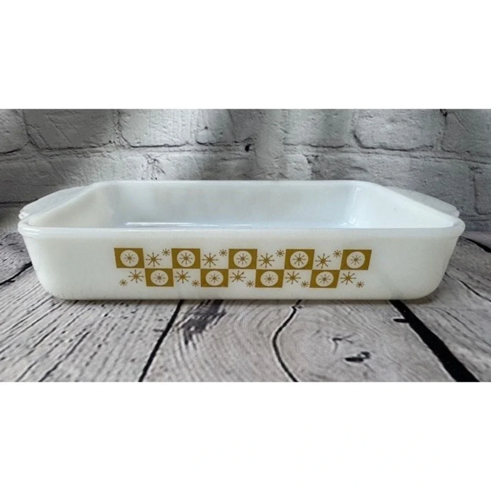 Fire King ANCHOR HOCKING‎ Casserole Dish Atomic Star Glow 7 X 12 Inch White Milk